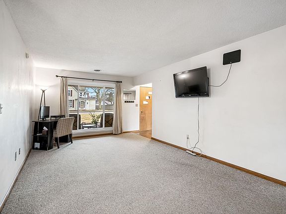 5th image of 213 E North St