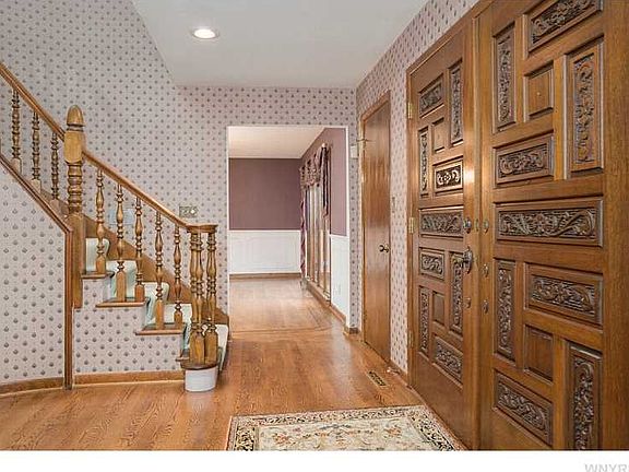 3rd image of 30 Stonybrook Ln