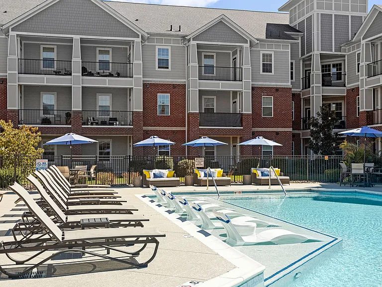 Mount Victor Olde Towne Luxury Apartments — Photo 18