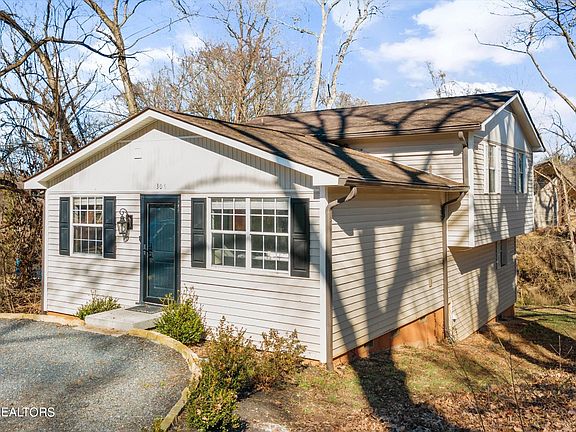 3rd image of 306 SW Kingston Ct