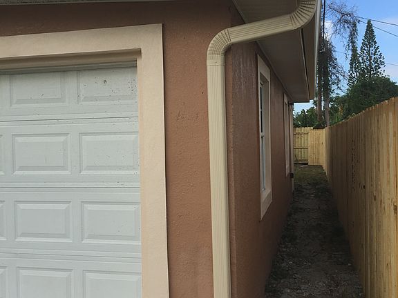 3rd image of 2305 Clubhouse Dr
