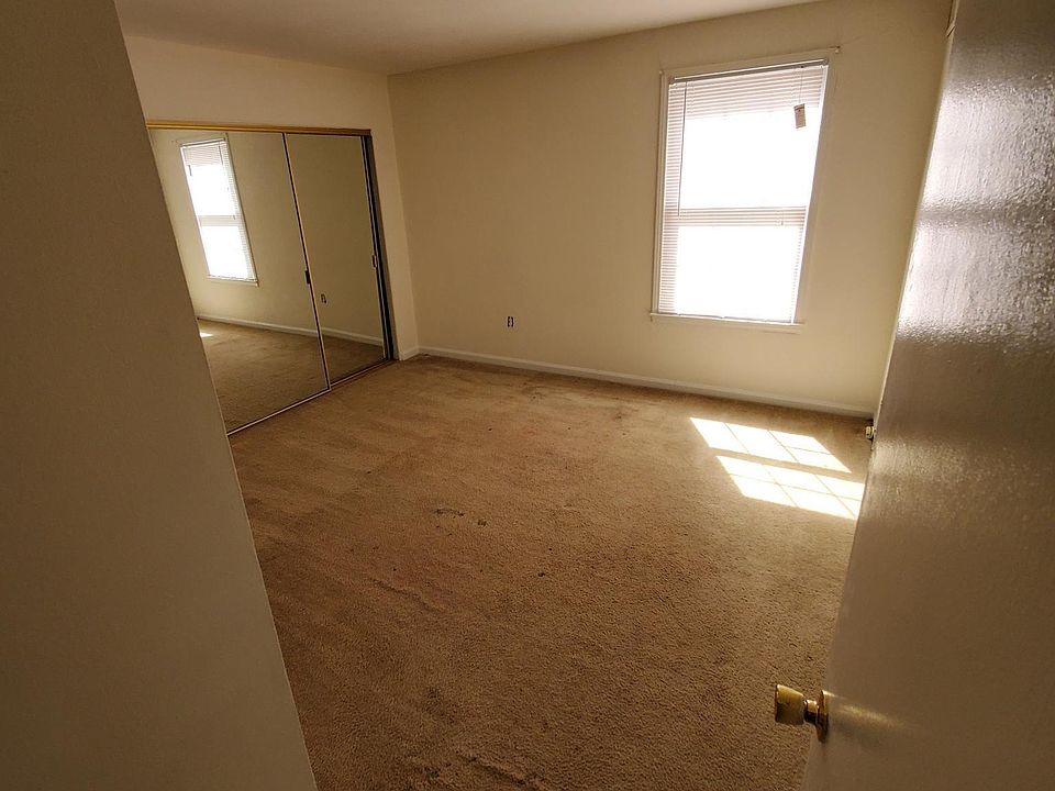 2nd image of 756 Quince Orchard Blvd APT 102