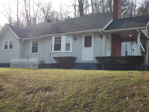 703 N 4th St, Flatwoods, KY 41139