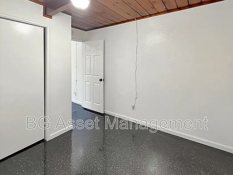 1526 Visalia Ave — Photo 17