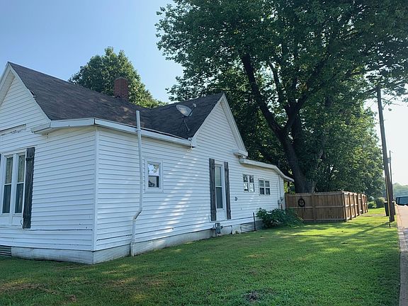 3rd image of 418 S College St