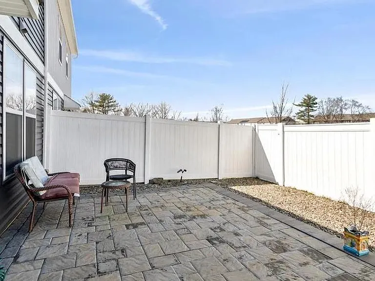 5 Roberta Way — Photo 22