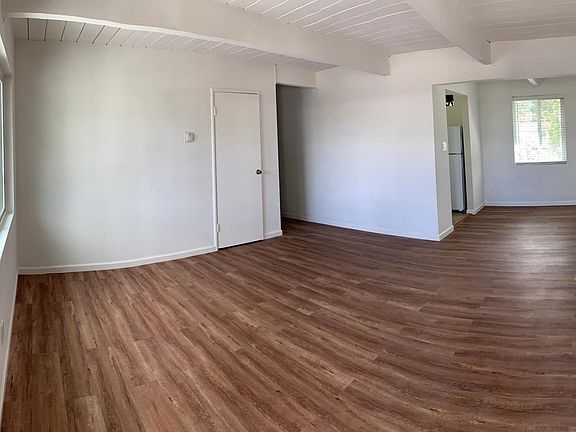 Living Room (from front door/entryway)