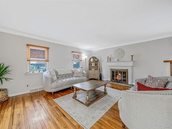 5th image of 126 Wauwepex Trail