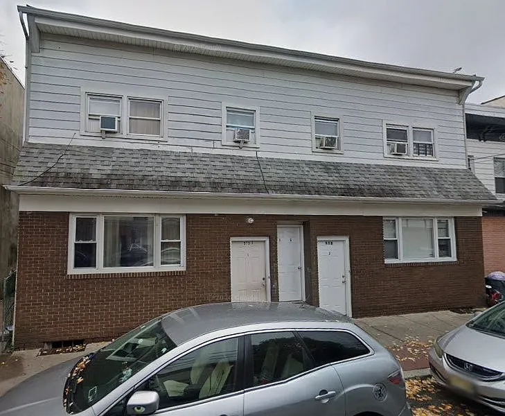 573 Roosevelt Ave #3