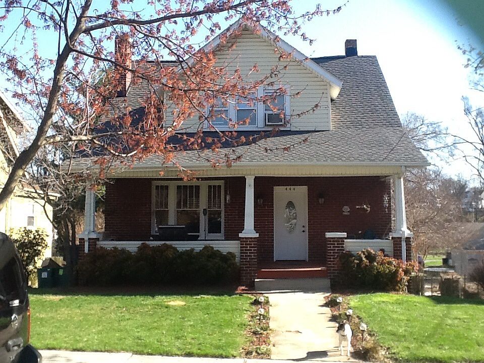 1st image of 444 Arbutus Ave SE