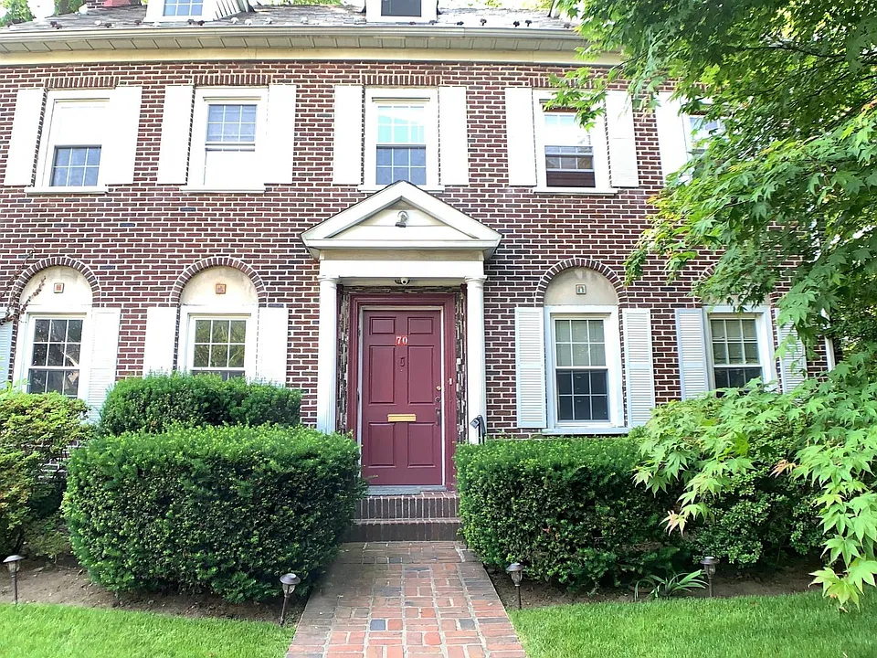 70 Frederick Pl