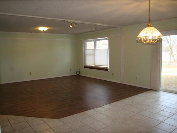 4th image of 2748 W White Oak Dr
