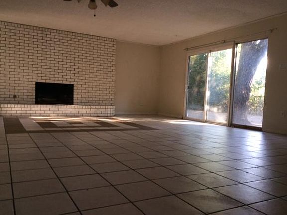 5th image of 703 Bowie St
