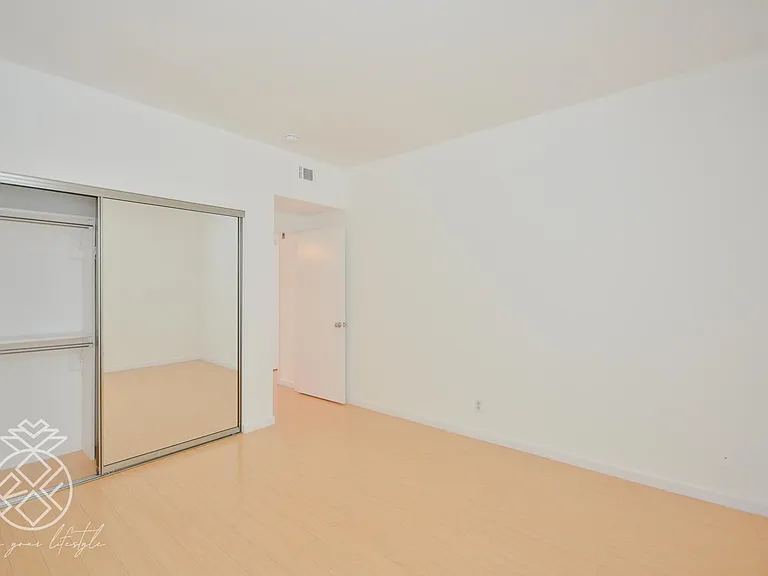 1727 Glendon Ave #104 — Photo 31