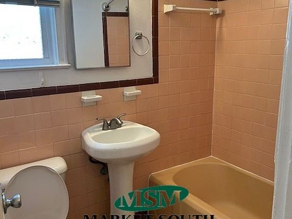 4th image of 1136 E 54th St #1136-54