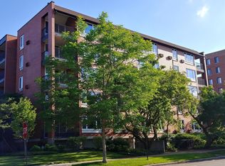 400 Main St APT 2B, Evanston, IL 60202