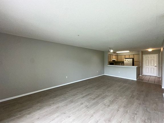 5th image of 14037 Fairway Island Dr APT 216