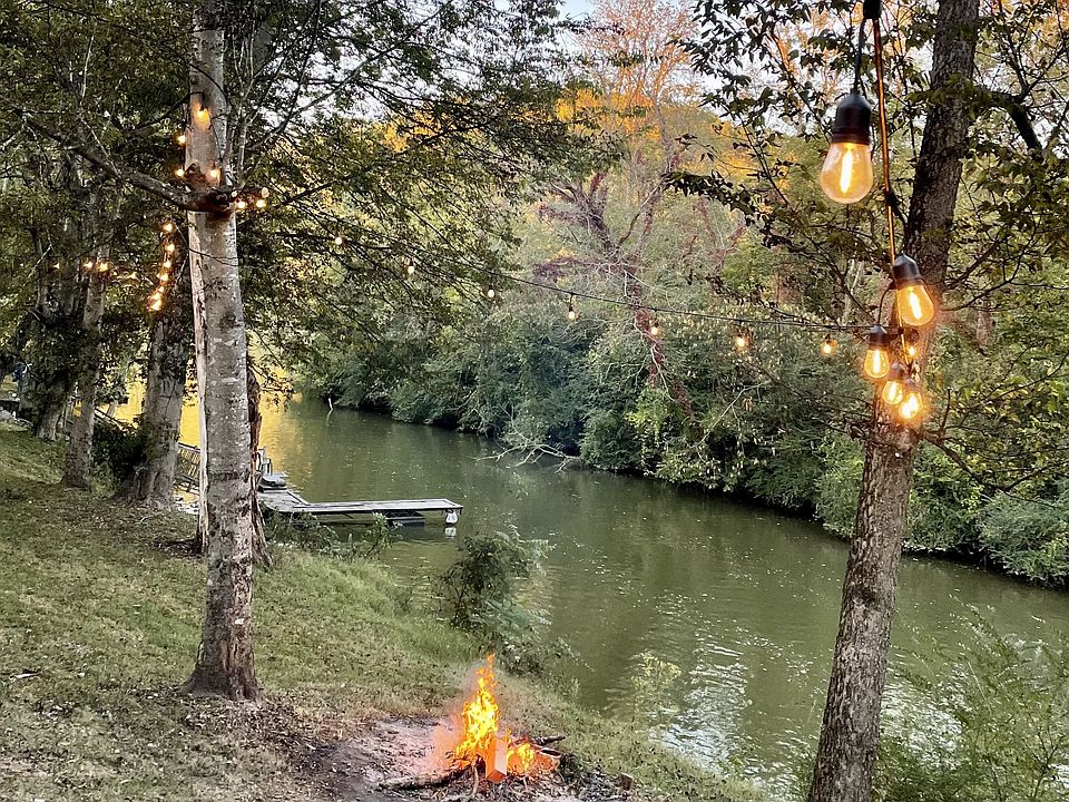 1st image of 1210 Lakeside Dr