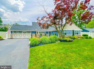 38 Spring Valley Rd, Levittown, PA 19056