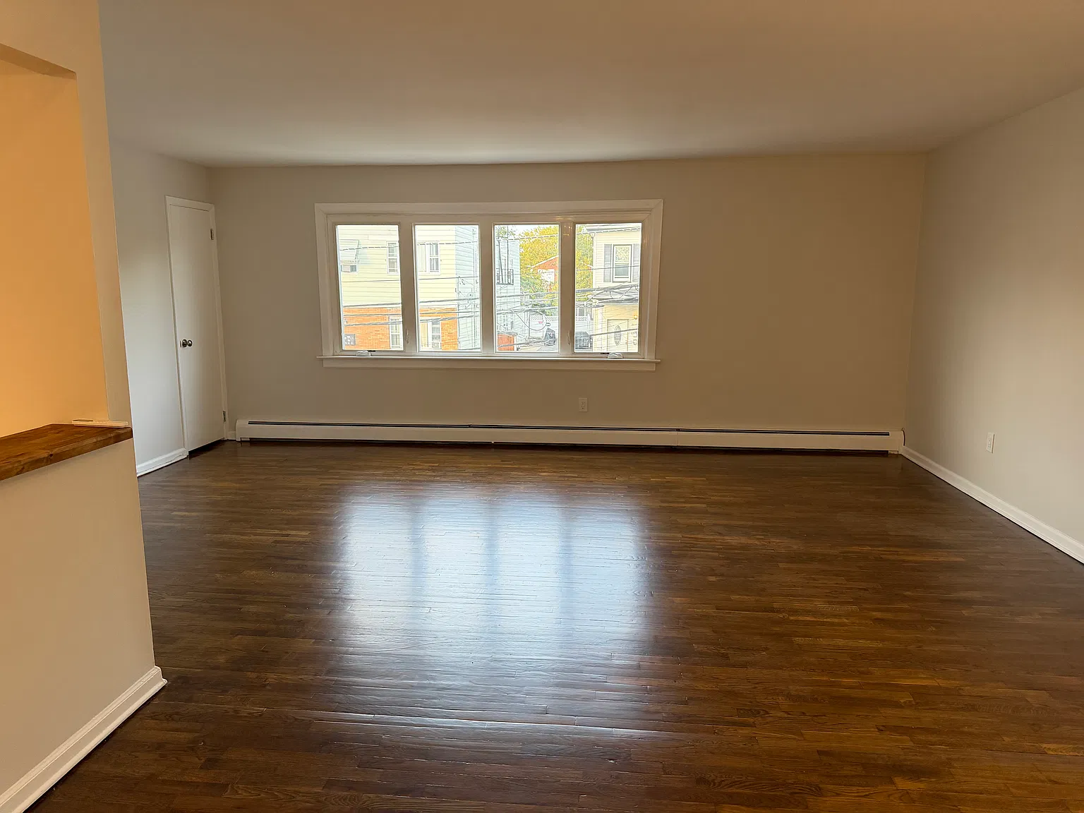 3 bed, 1300 sqft, $2,500 — Photo 4