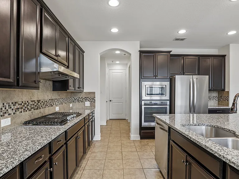 7228 Ridgepoint Dr — Photo 6