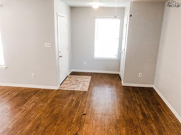 4th image of 2935 Moffett Ave