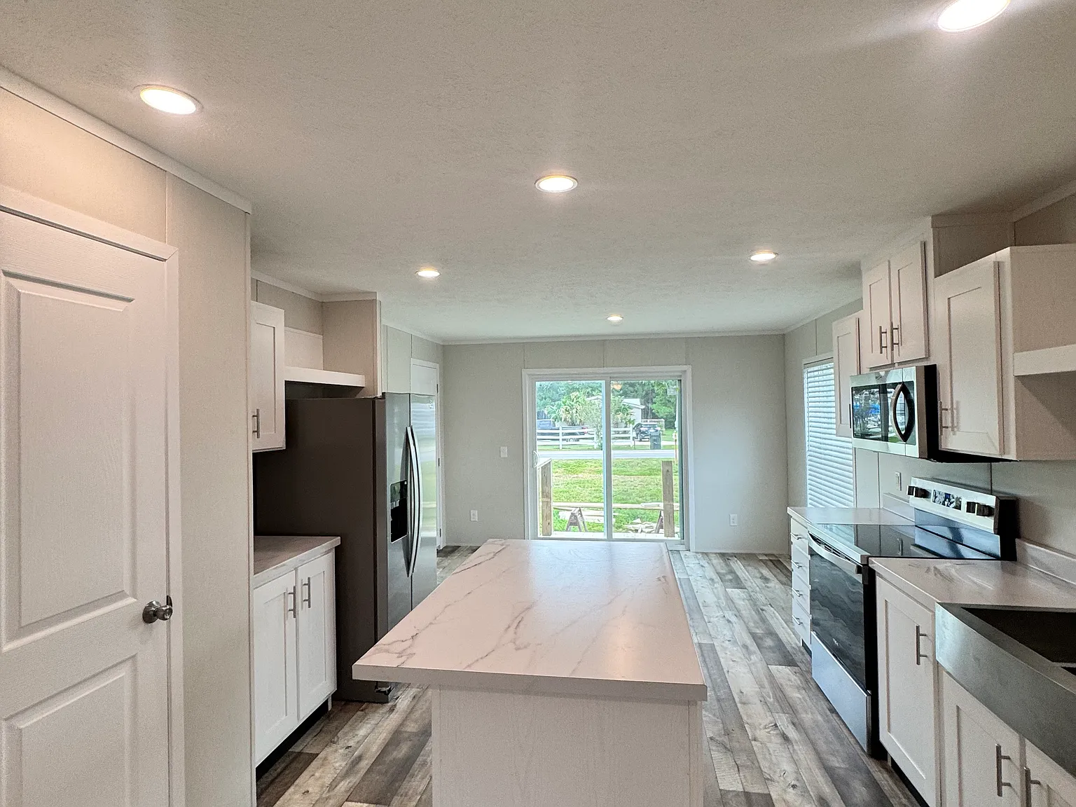 3 bed, $2,100 — Photo 4