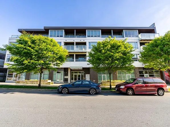 711 W 14th St #204, North Vancouver, BC V7M 3E8