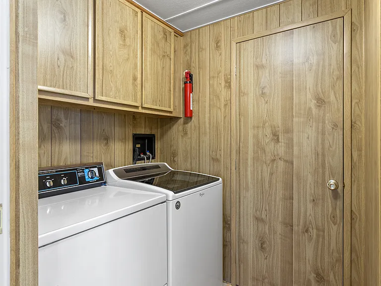 5223 E Lindstrom Ln — Photo 8