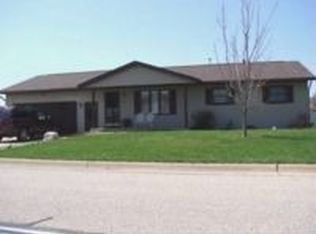 529 Hickory Ridge St, Peosta, IA 52068