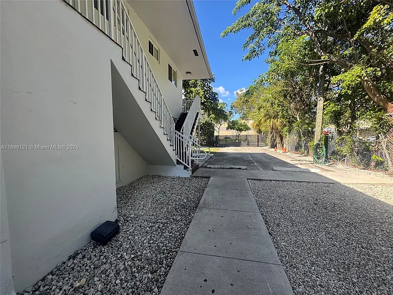 6805 SW 88th St #12 — Photo 16