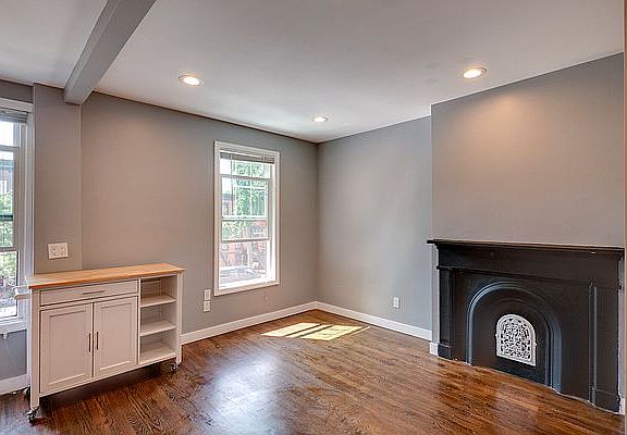 3rd image of 475 Van Buren St #2