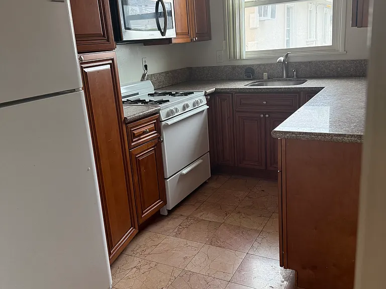1230 S Sherbourne Dr #7 — Photo 4