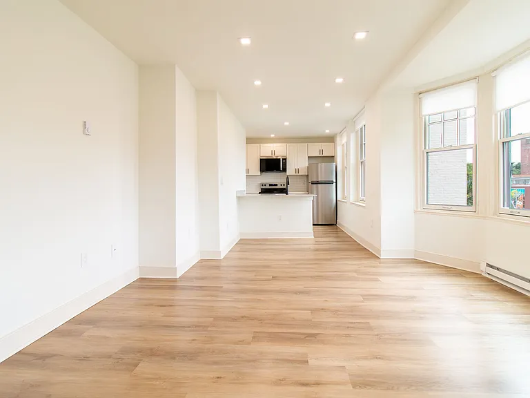Huntington Apartments — Photo 8