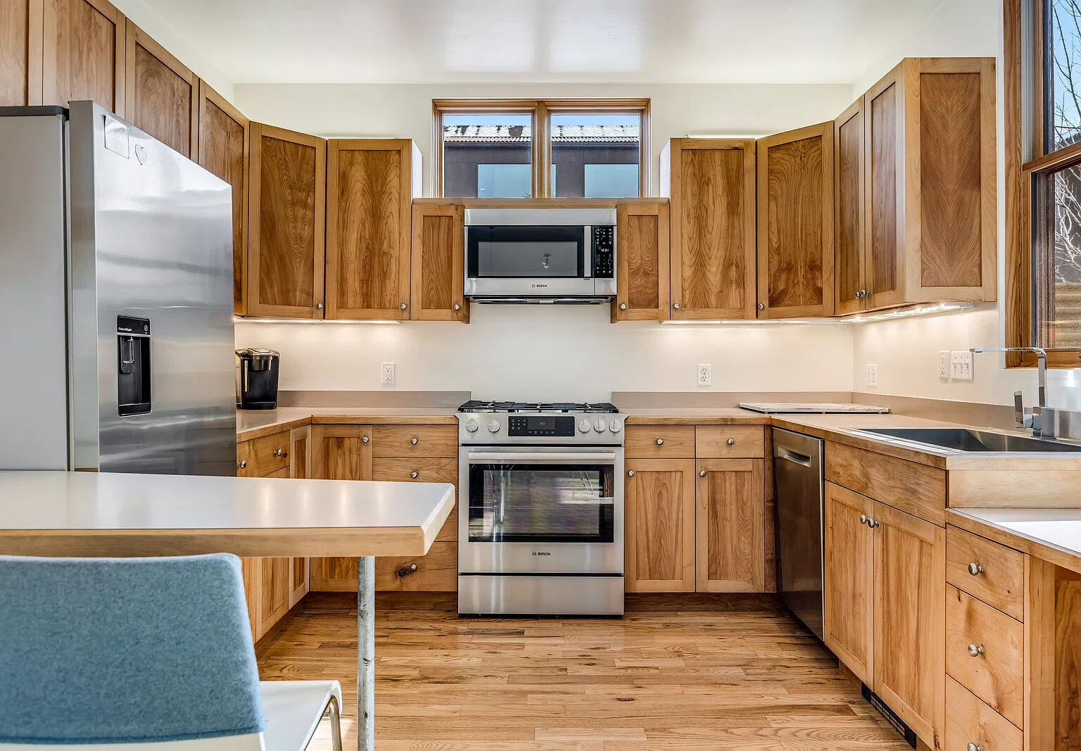 4 bed, 2600 sqft, $6,500 — Photo 4