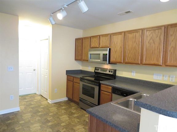 5th image of 709 Blue Lake Dr