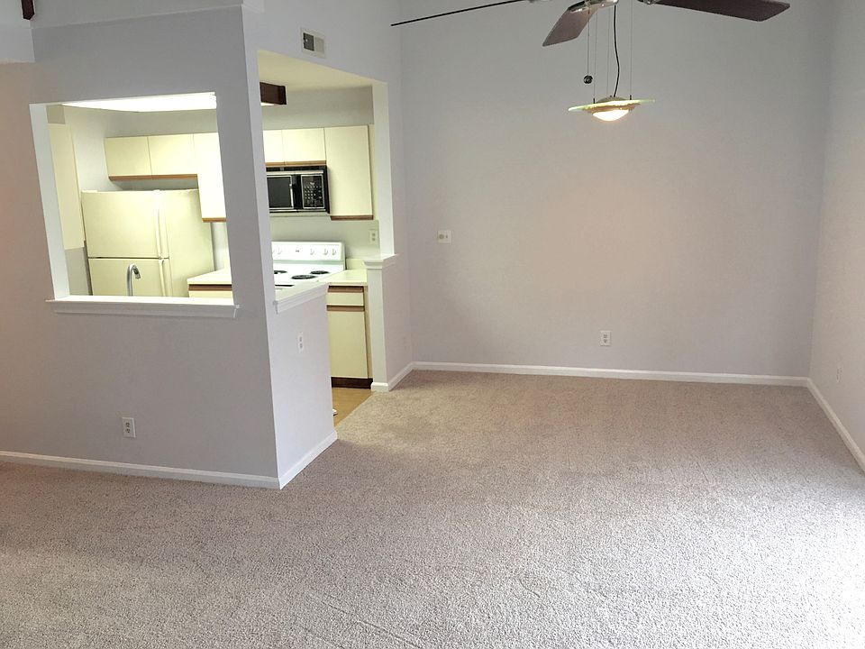 1st image of 409 Harbour Pt APT 306
