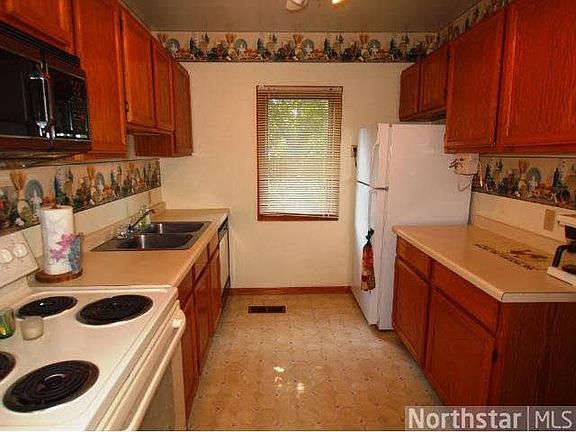 3rd image of 923 Berwood Avenue
