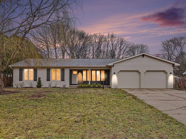 8134 Birchwood Ave, Jenison, MI 49428