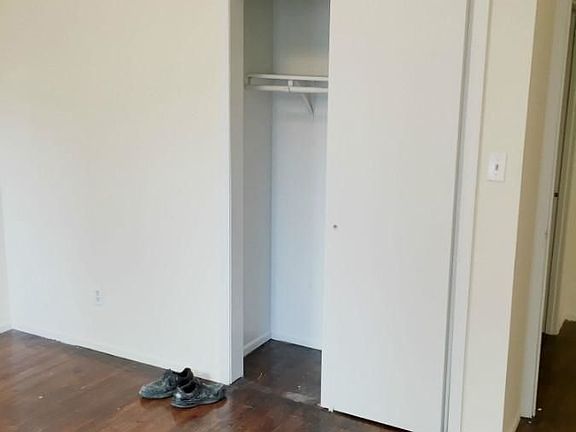 4th image of 306 W 51st St APT 3A