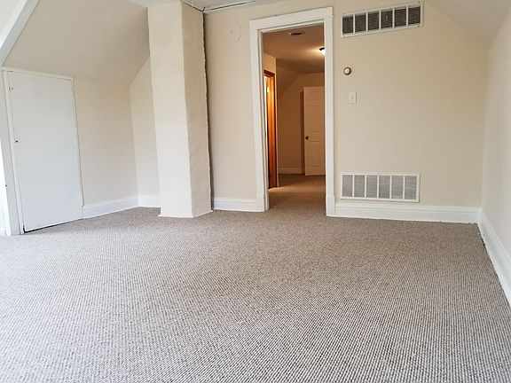 5th image of 4852 Carey St