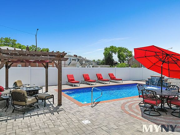 4th image of 15530 99th St