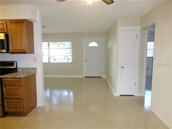 5th image of 2463 Brentwood Dr