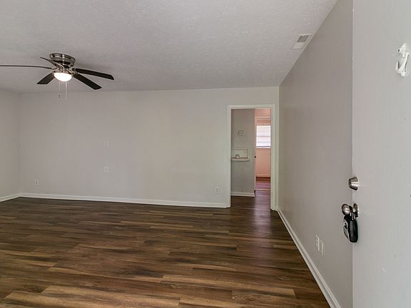 5th image of 395 Plum St