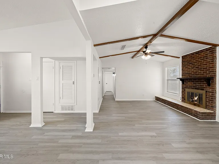 249 Vista Bonita St — Photo 12