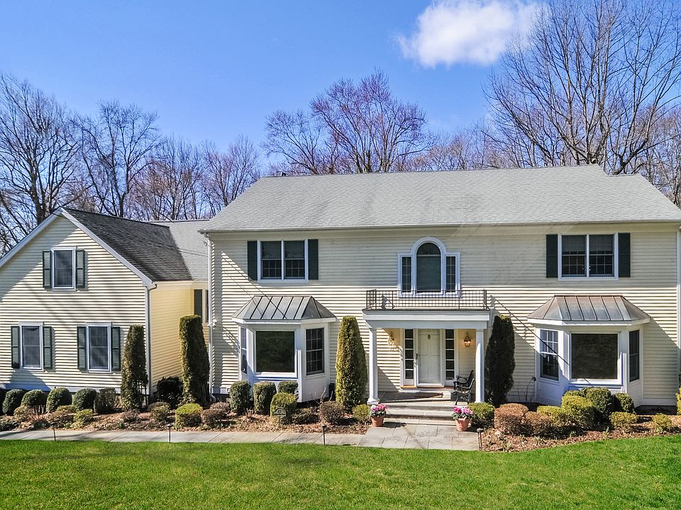 Welcome home to this outstanding young Colonial!