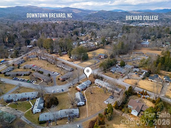 5th image of 19 Trowbridge Ln