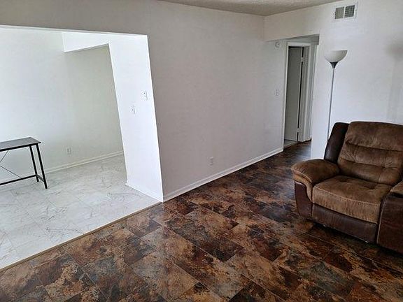 4th image of 109 N Sale St APT 6
