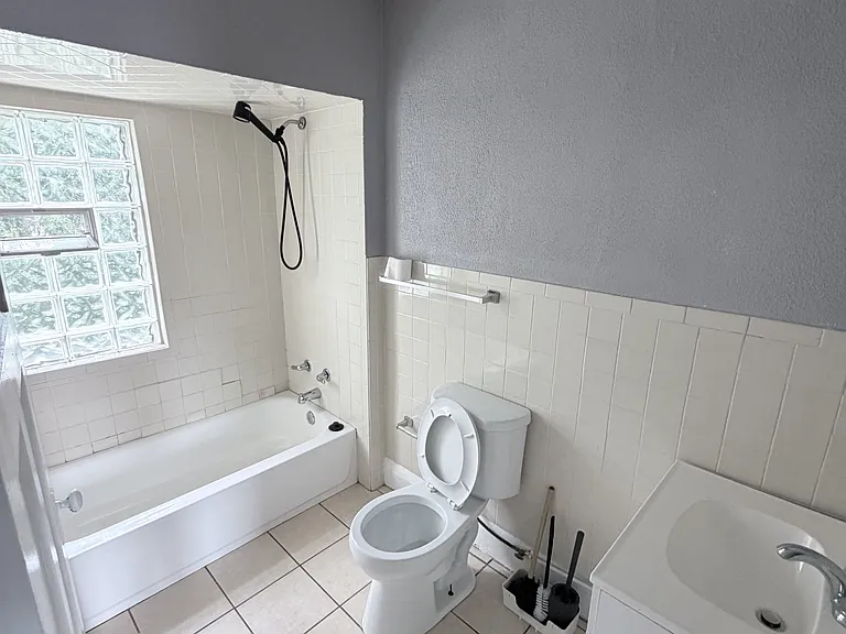 512 Inman St — Photo 8