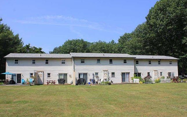 2nd image of 865 Pinecrest Dr #C
